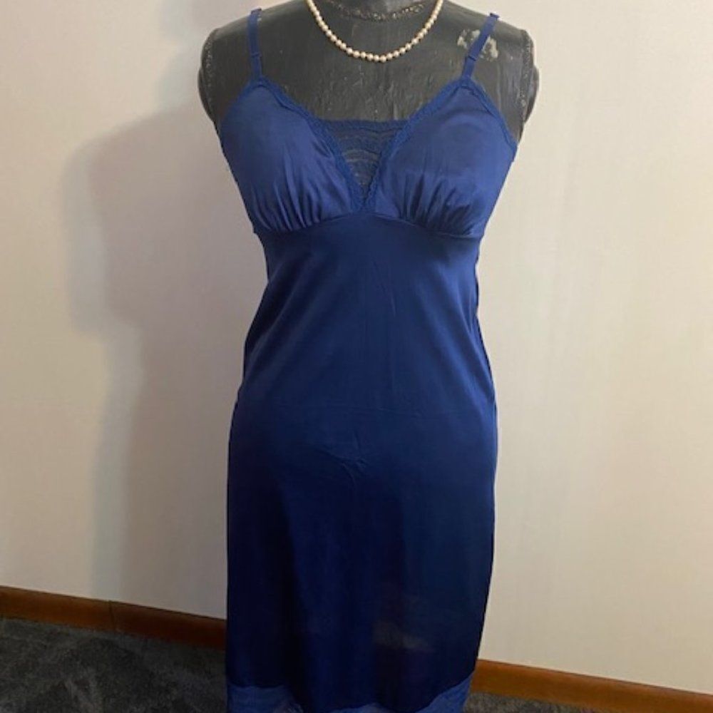 Henson Kickernick Navy Blue Vintage slip, size 34